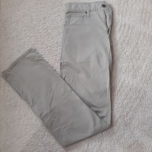 Men's Uniqlo Khaki Pants in Excellent Condition, Size 28x34
